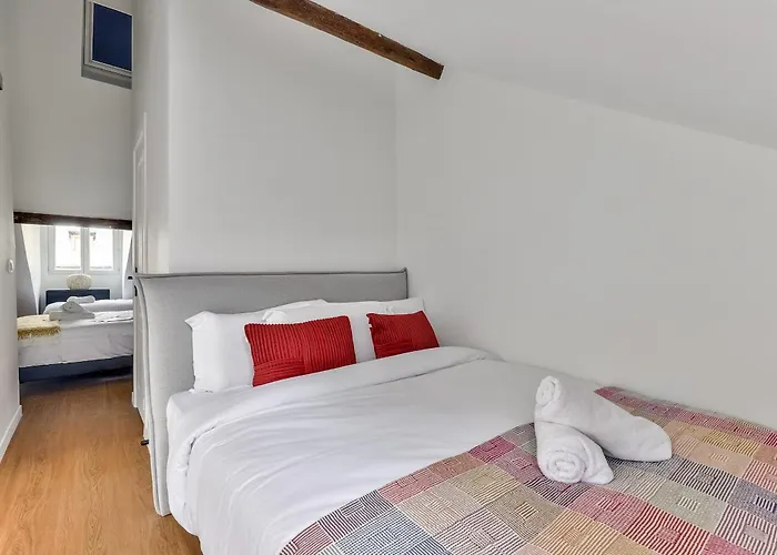 Urban Flat 117 - Parisian In The Center * Parigi